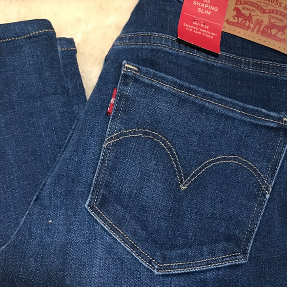 New Levi's Slim - Picture 2 of 5